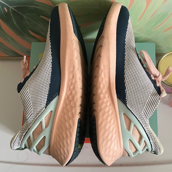 BOGO Kizik Athens Bahama Sneakers - Picture 9 of 10